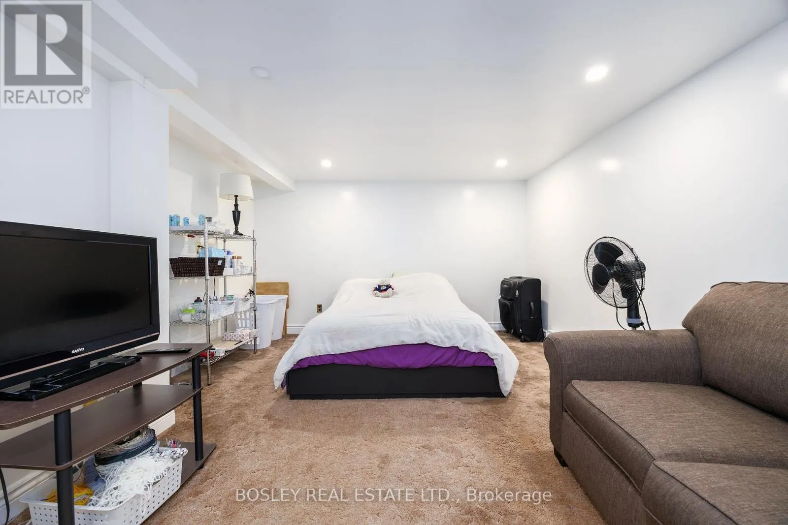 16 GRAND RIVER COURT