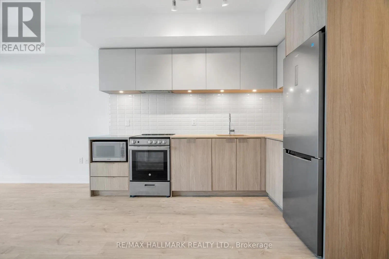 601 - 65 ANNIE CRAIG DRIVE