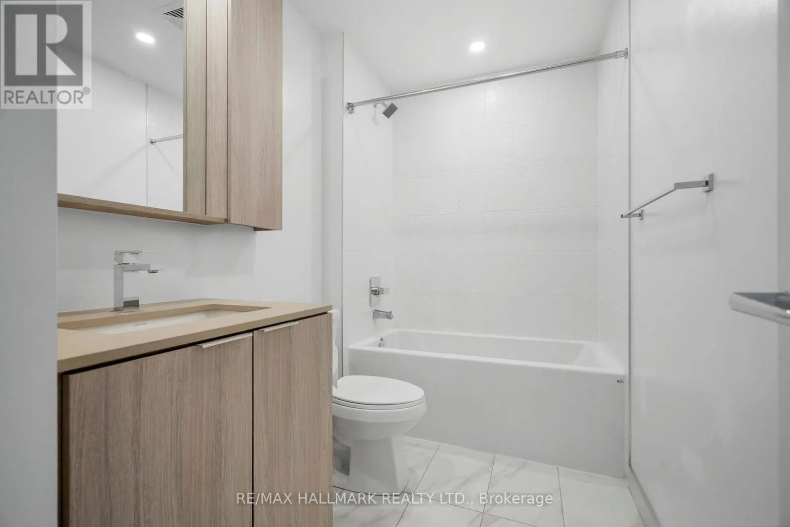 601 - 65 ANNIE CRAIG DRIVE