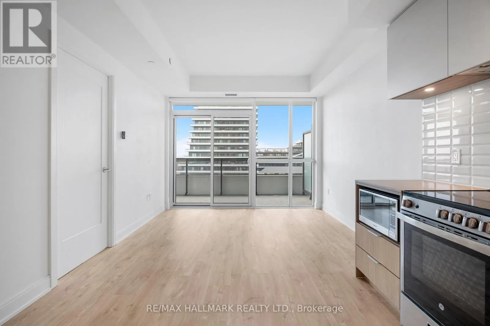 601 - 65 ANNIE CRAIG DRIVE