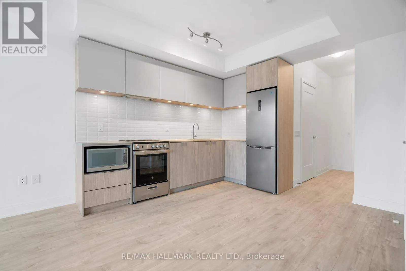 601 - 65 ANNIE CRAIG DRIVE