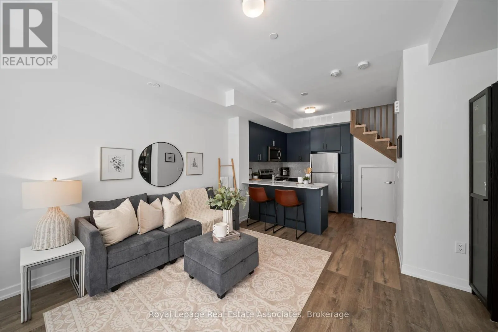 10 - 3546 COLONIAL DRIVE