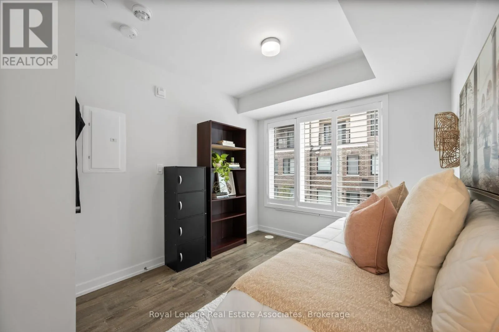 10 - 3546 COLONIAL DRIVE