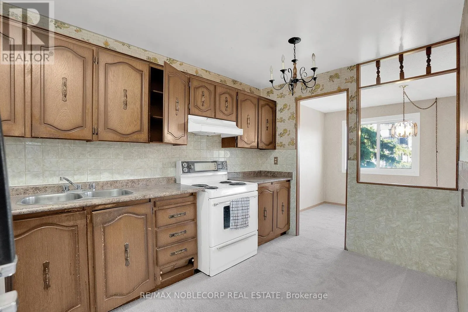 124 - 1050 FALGARWOOD DRIVE