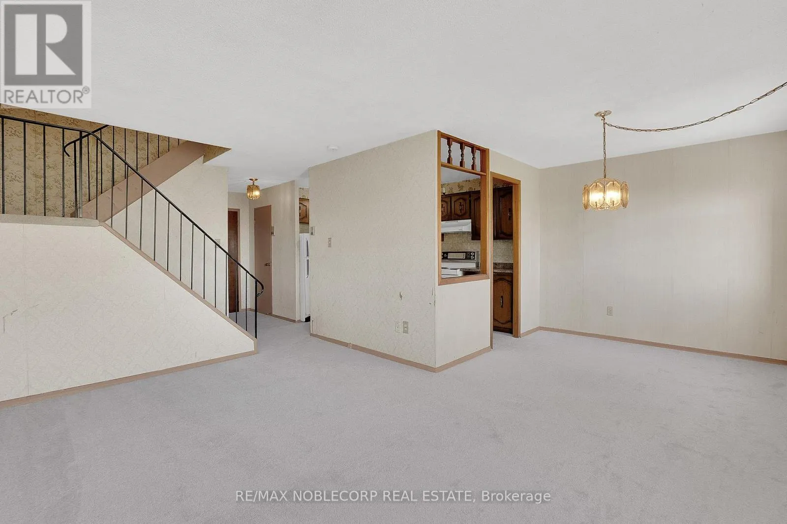 124 - 1050 FALGARWOOD DRIVE