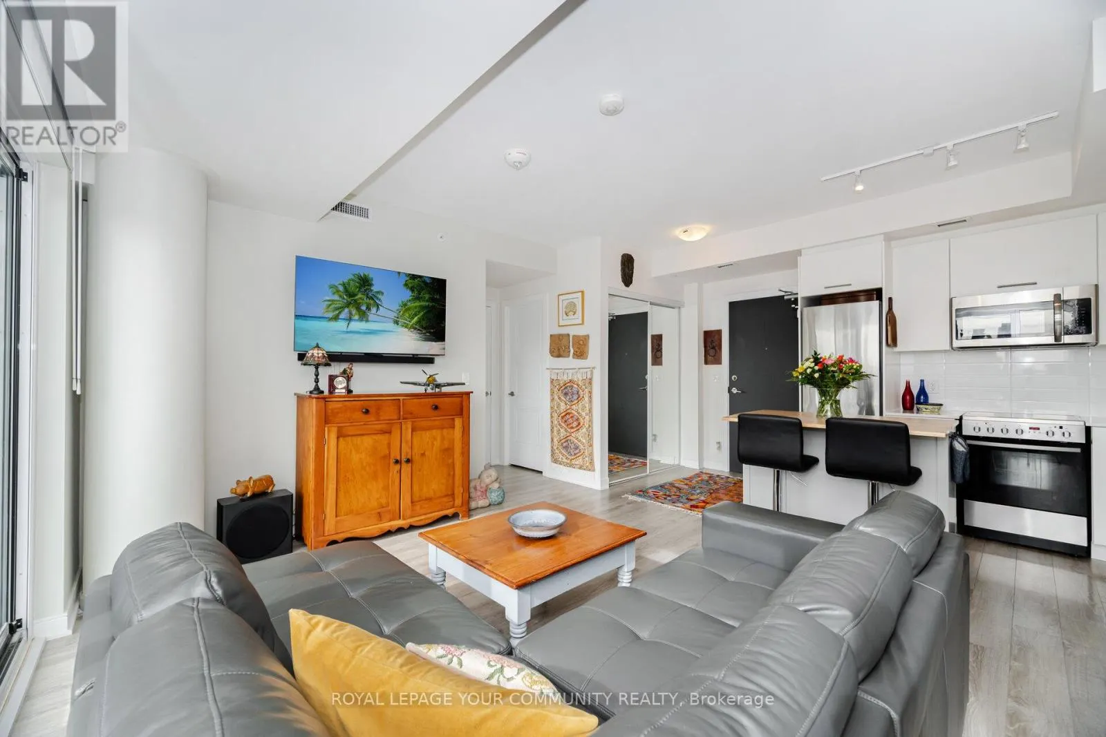 512 - 1 NEIGHBOURHOOD LANE