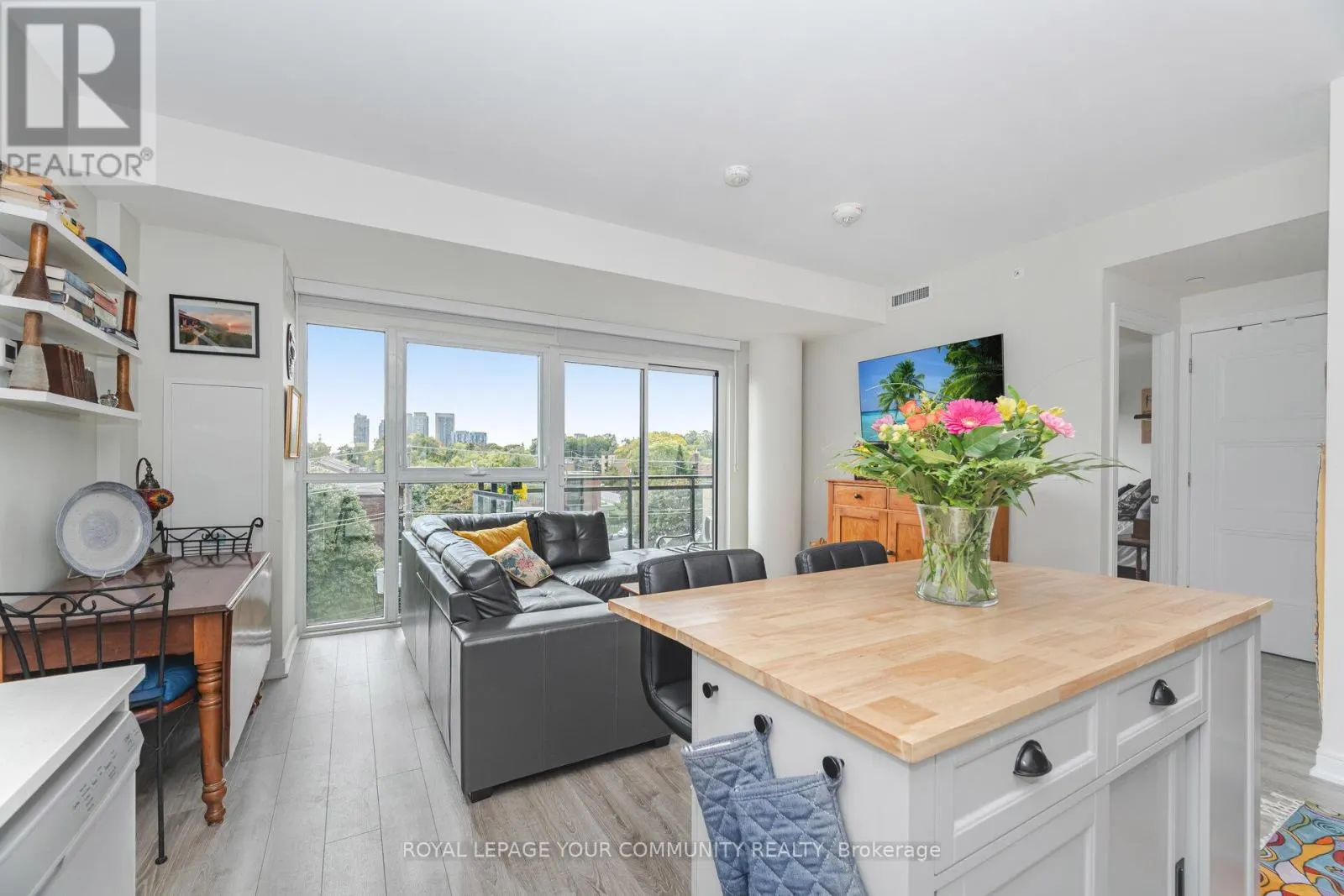 512 - 1 NEIGHBOURHOOD LANE