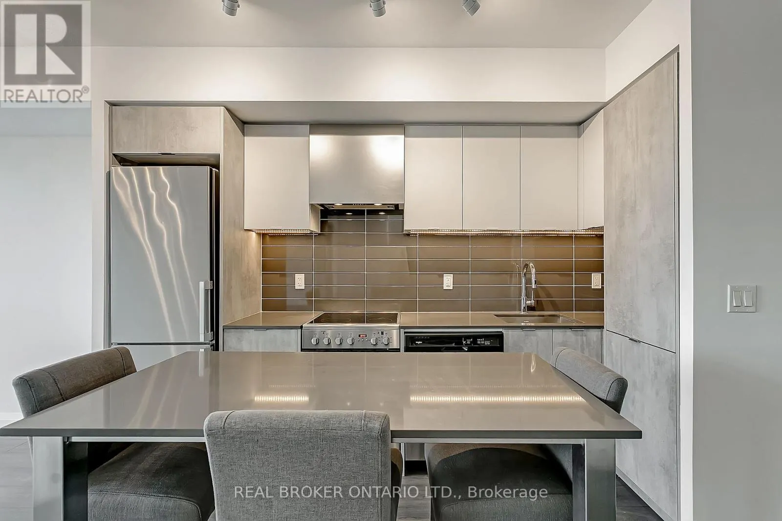 832 - 26 GIBBS ROAD