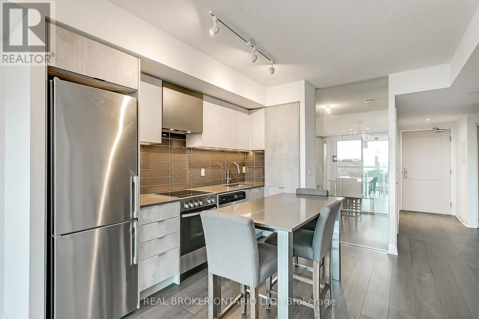 832 - 26 GIBBS ROAD