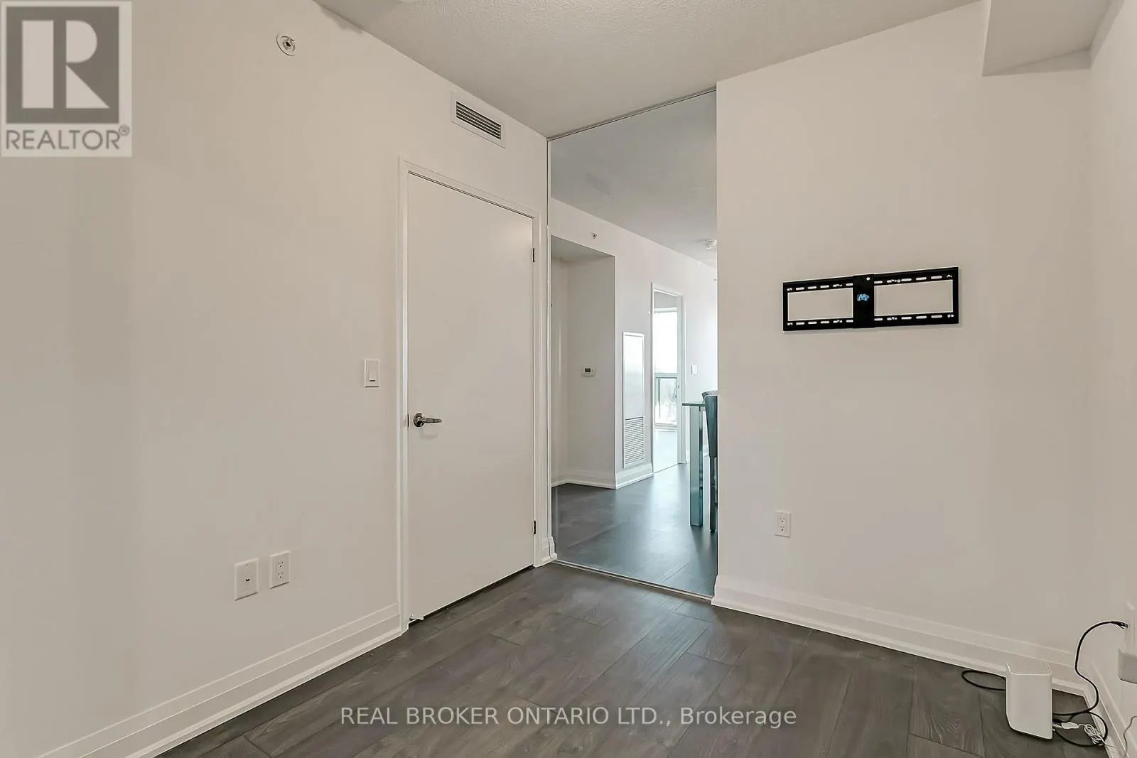 832 - 26 GIBBS ROAD