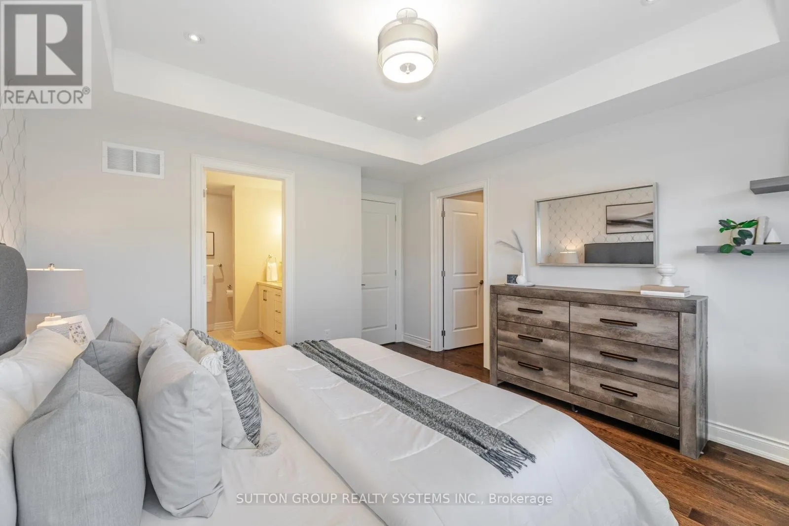 9 IROQUOIS AVENUE