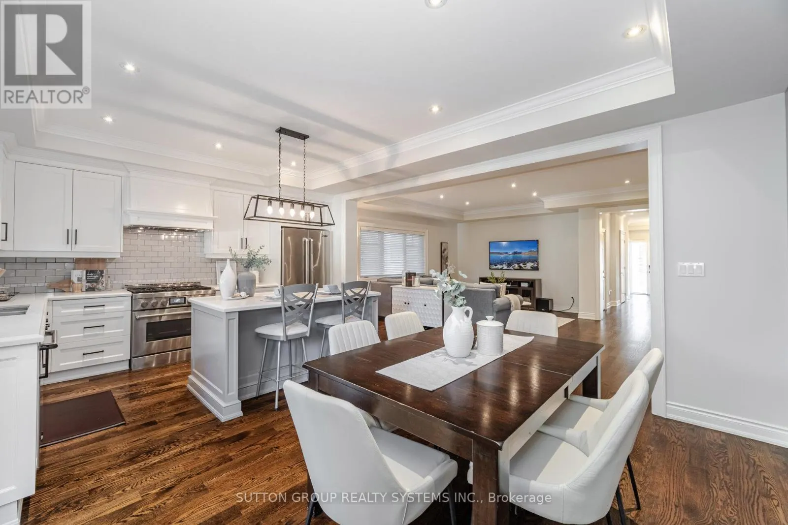 9 IROQUOIS AVENUE