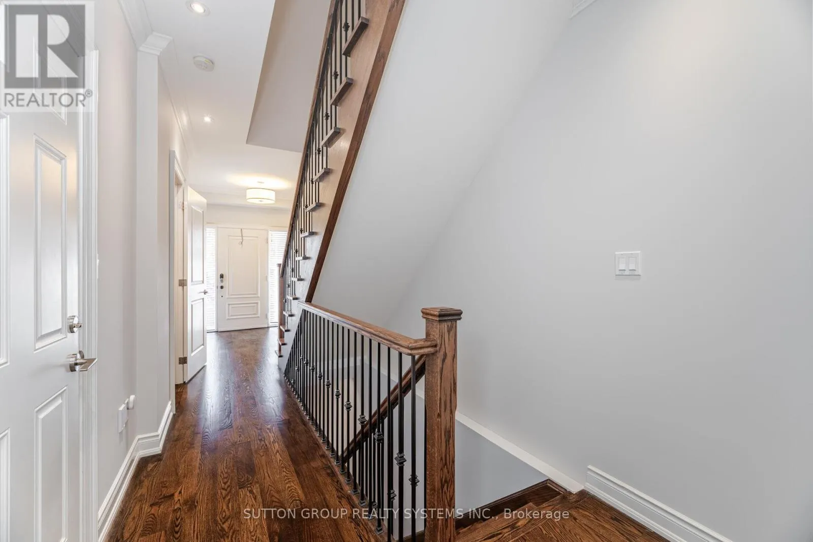 9 IROQUOIS AVENUE