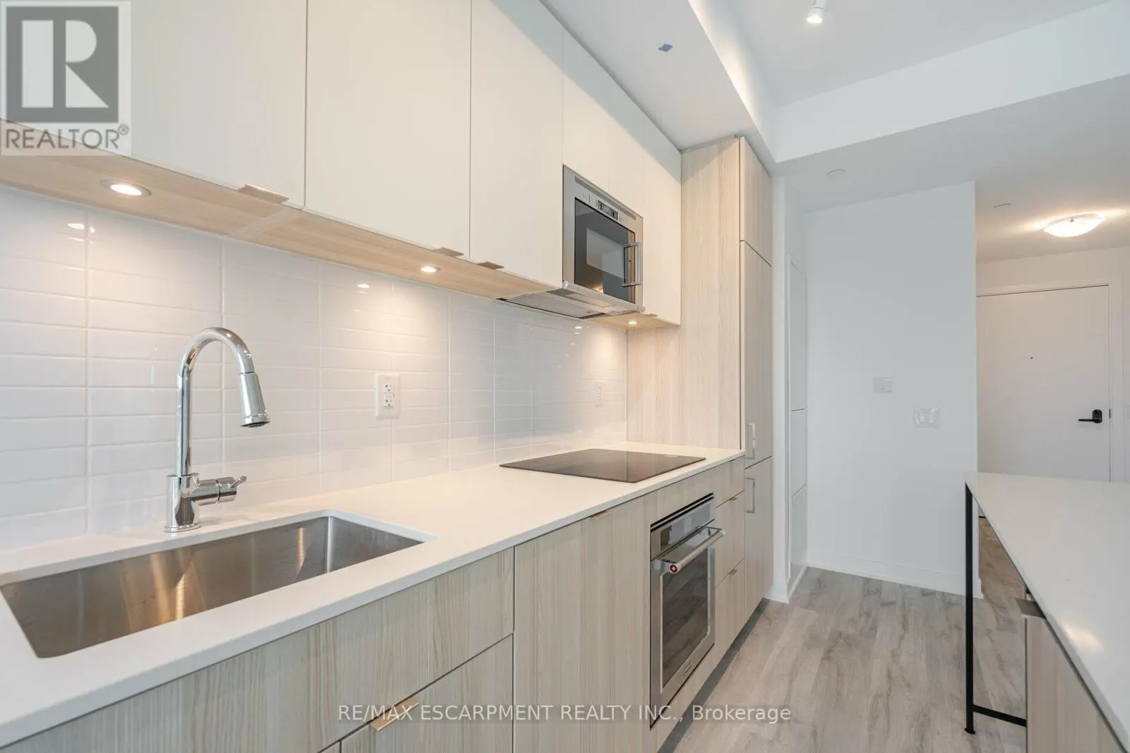 1411 - 220 MISSINNIHE WAY