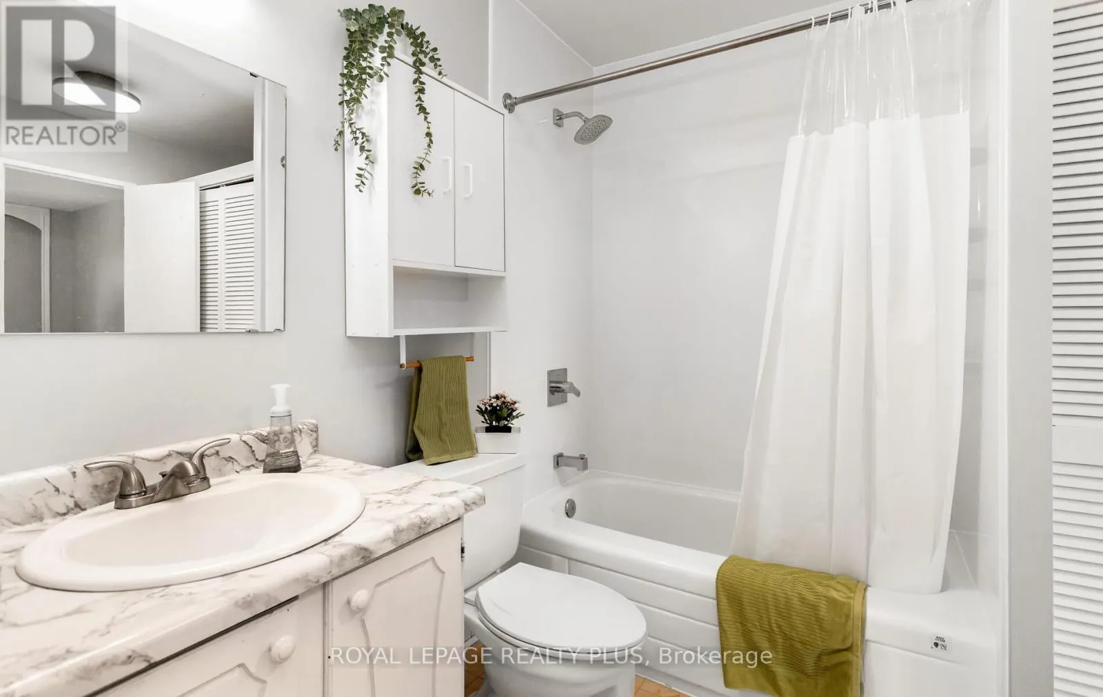 301 - 3025 THE CREDIT WOODLANDS