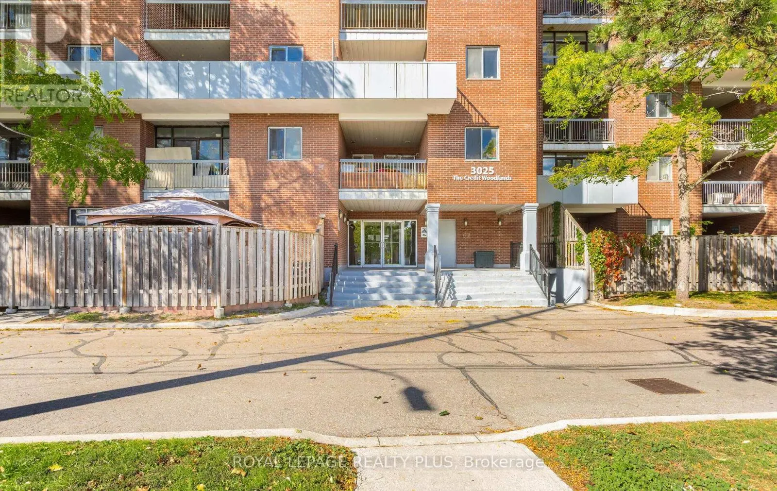301 - 3025 THE CREDIT WOODLANDS