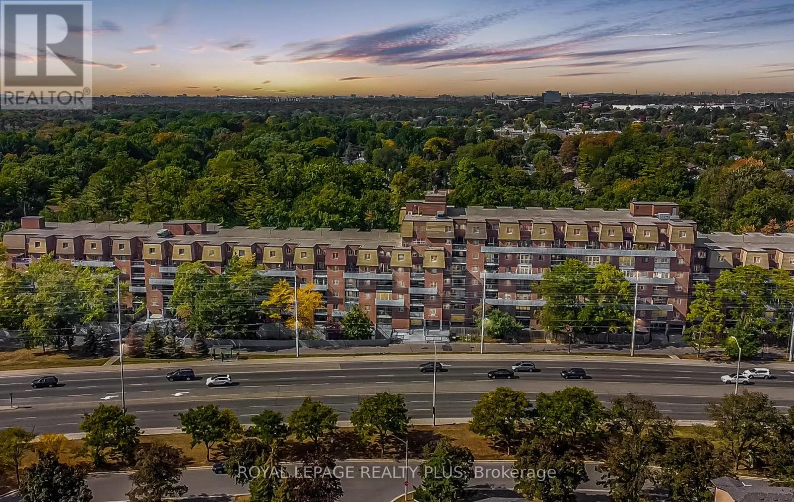 301 - 3025 THE CREDIT WOODLANDS