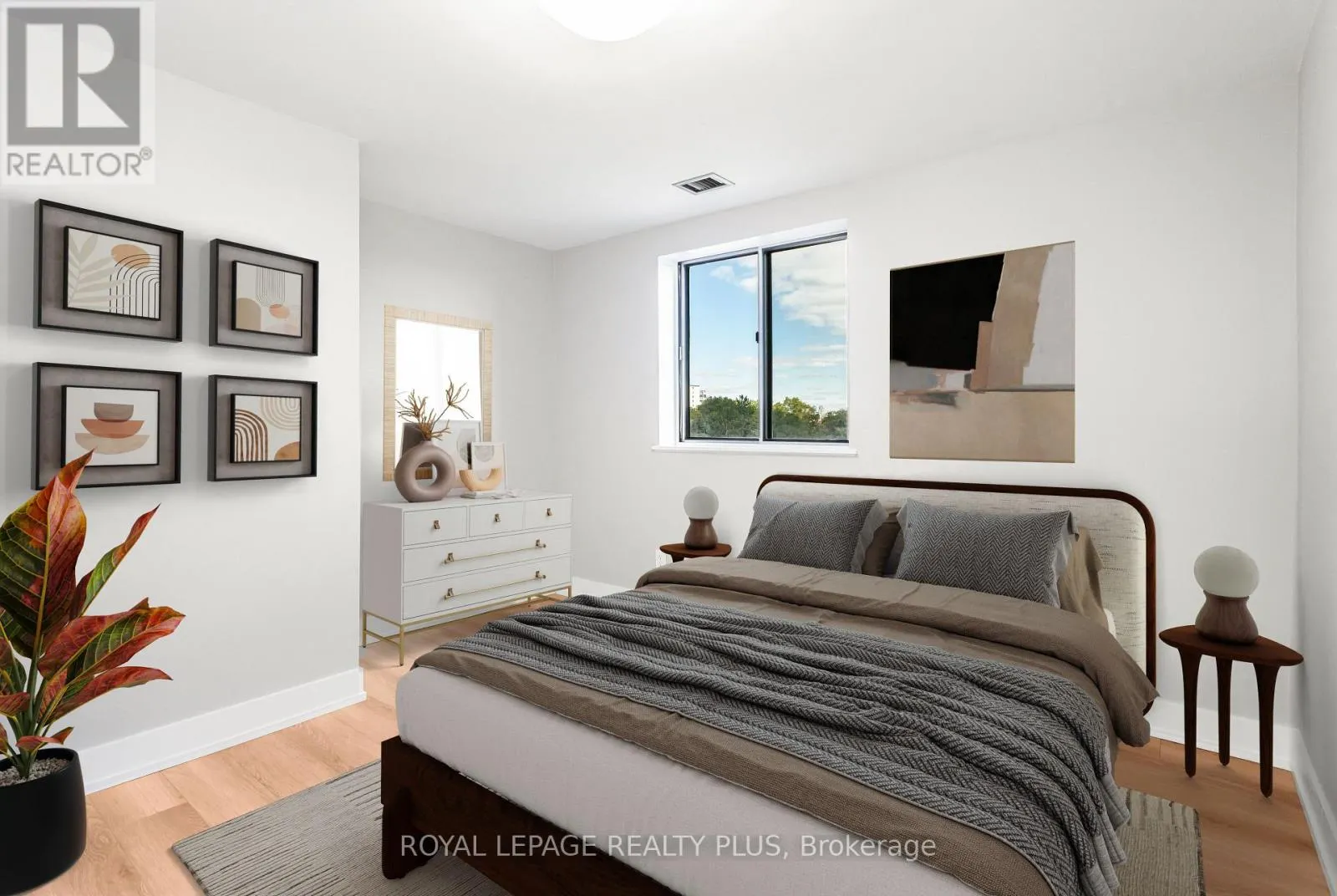 301 - 3025 THE CREDIT WOODLANDS