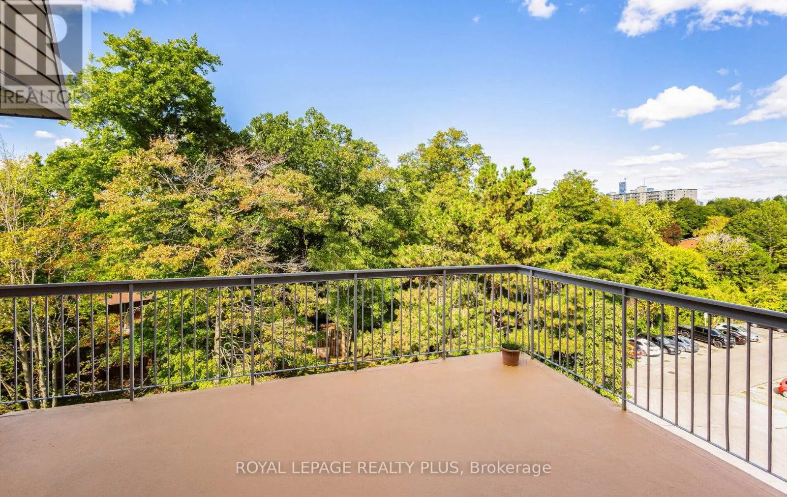 301 - 3025 THE CREDIT WOODLANDS