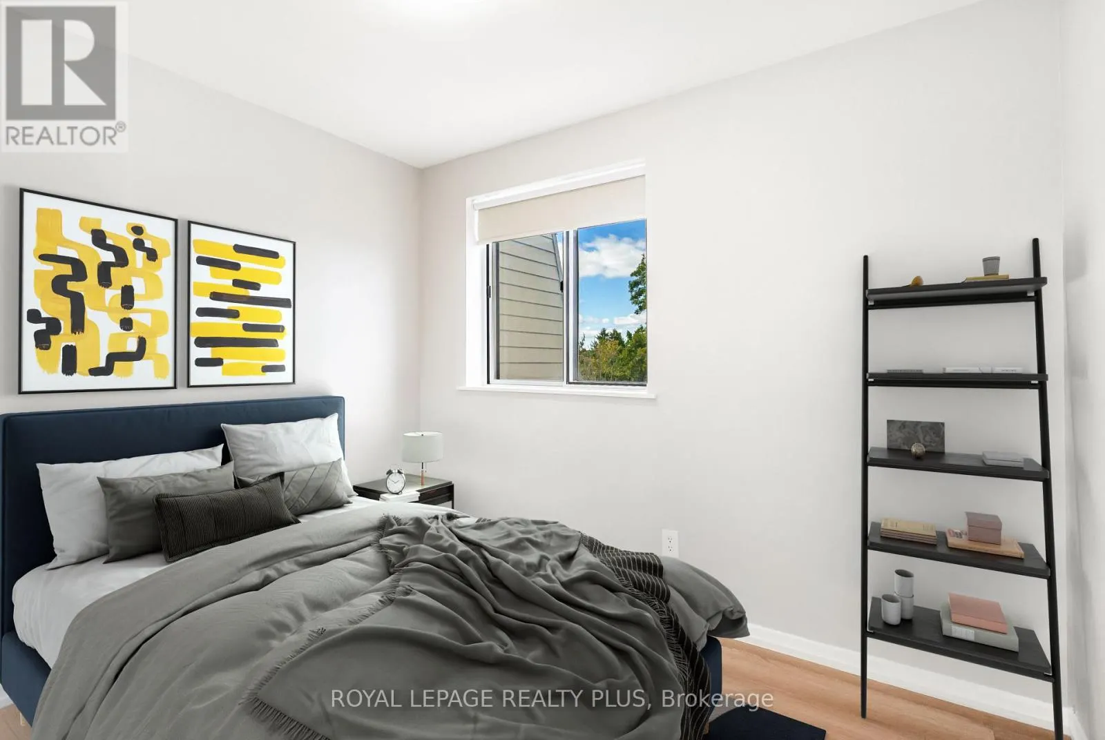 301 - 3025 THE CREDIT WOODLANDS