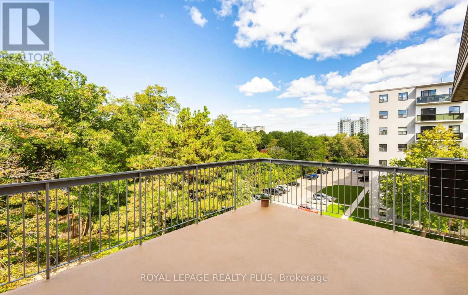 301 - 3025 THE CREDIT WOODLANDS