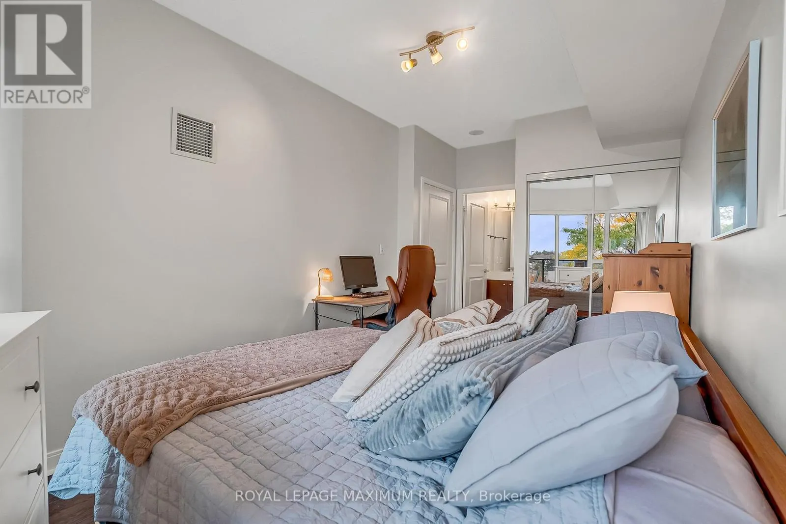 407 - 60 ABSOLUTE AVENUE