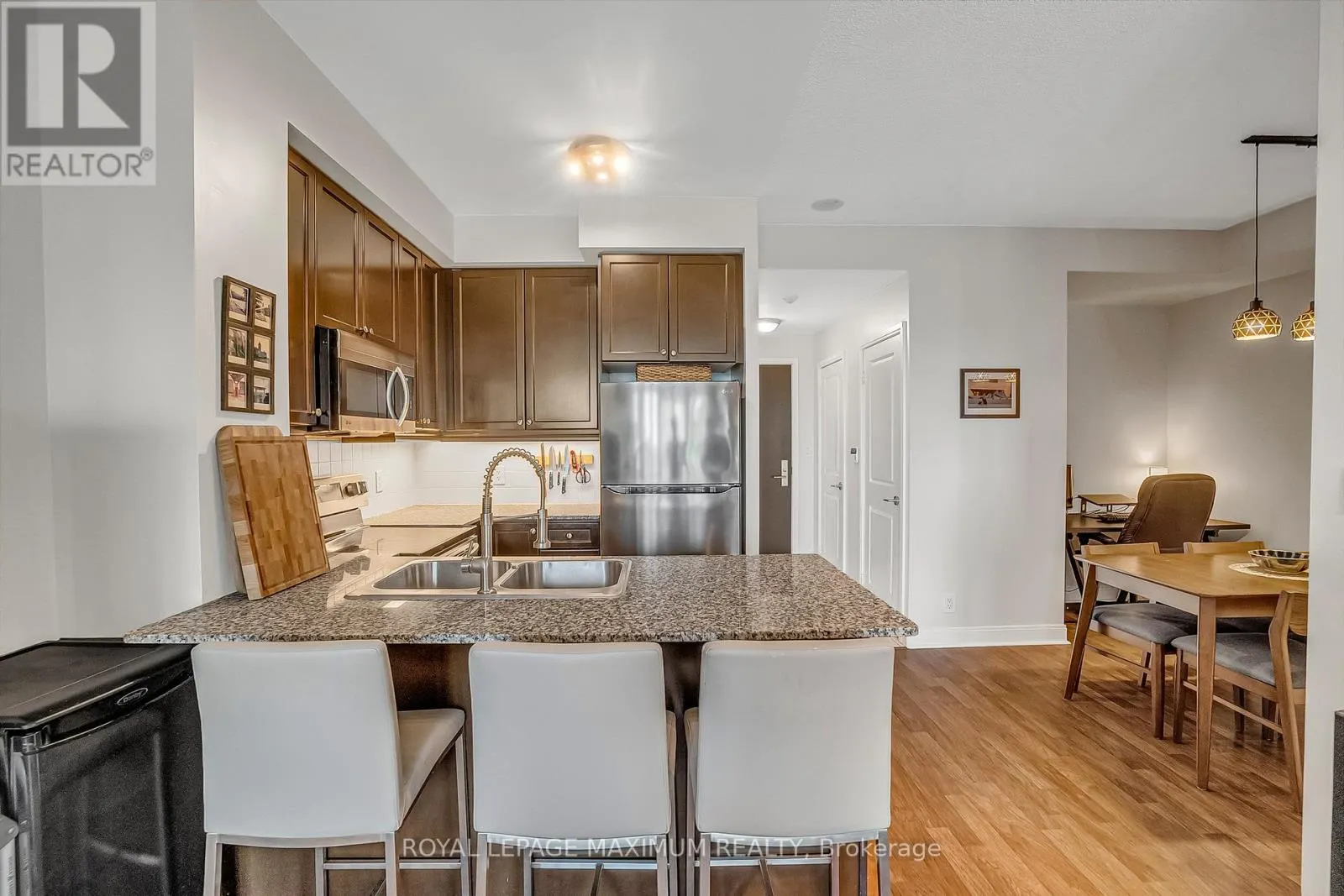 407 - 60 ABSOLUTE AVENUE