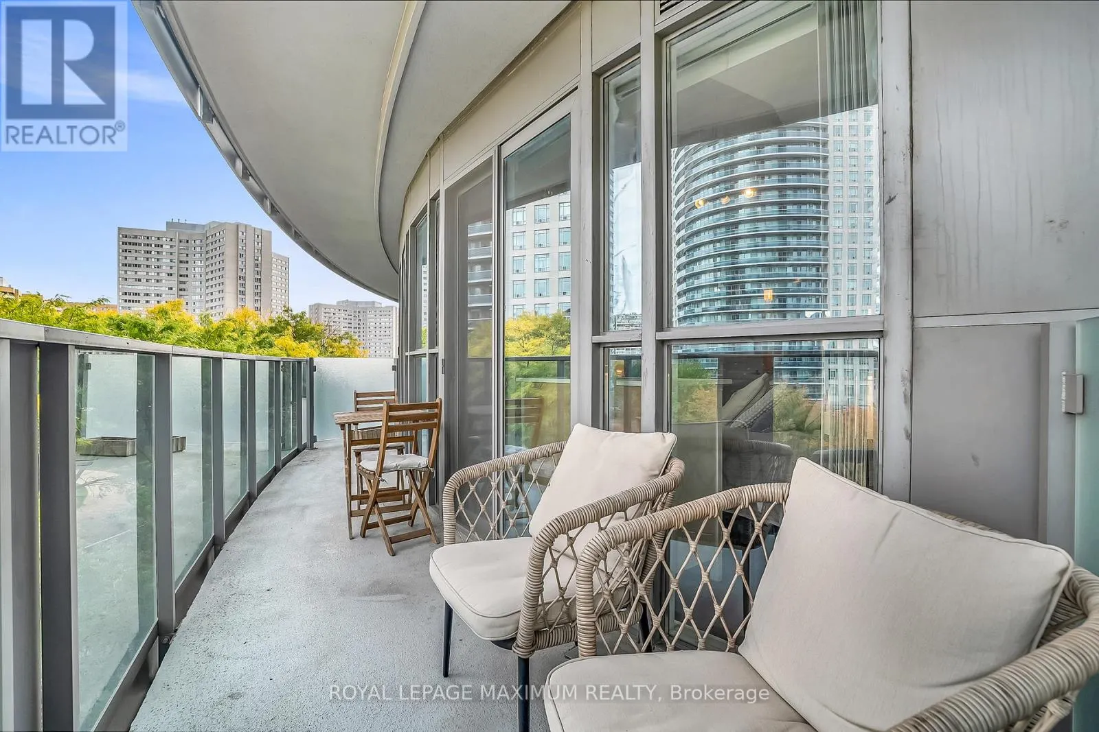 407 - 60 ABSOLUTE AVENUE