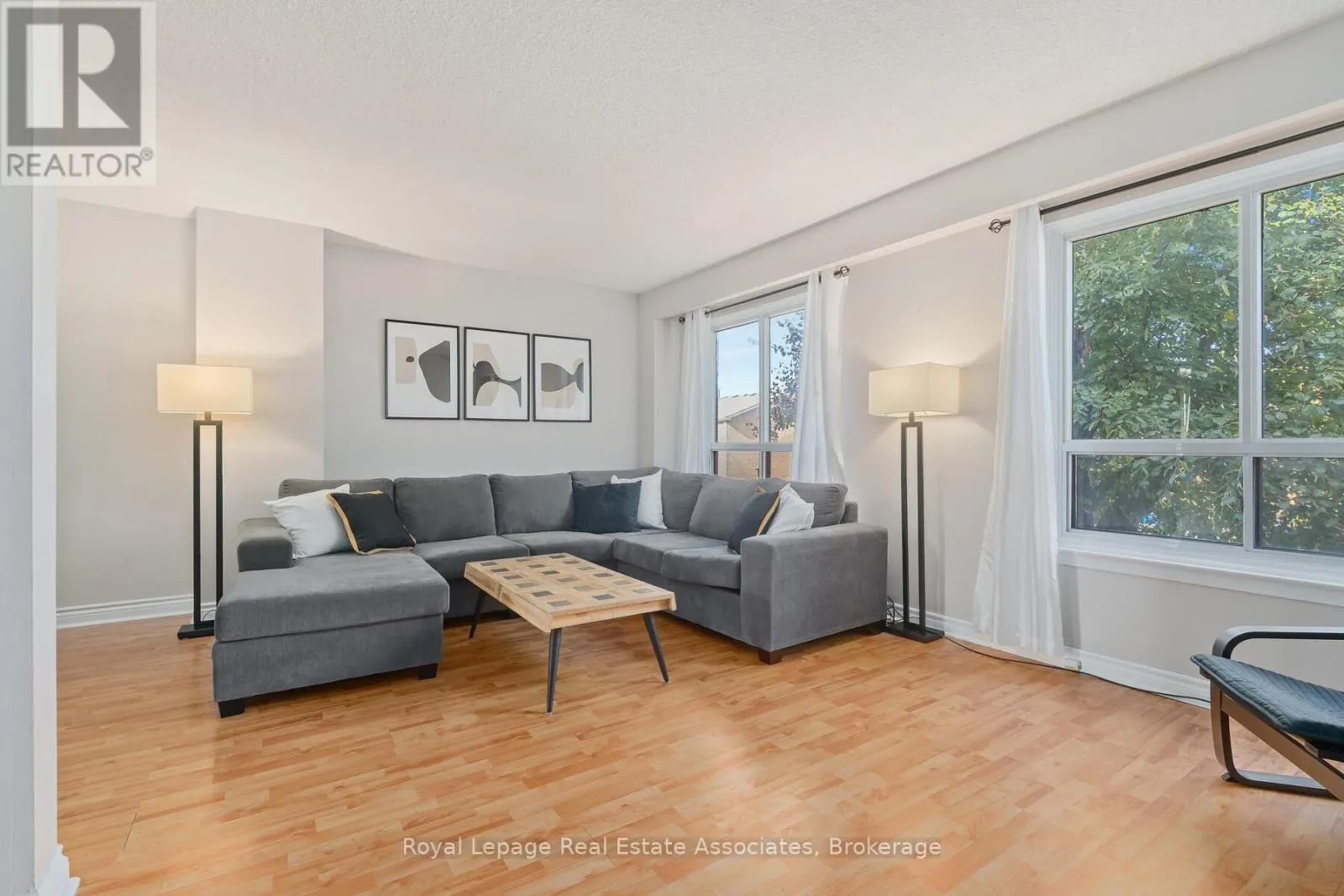 2 MOREGATE CRESCENT