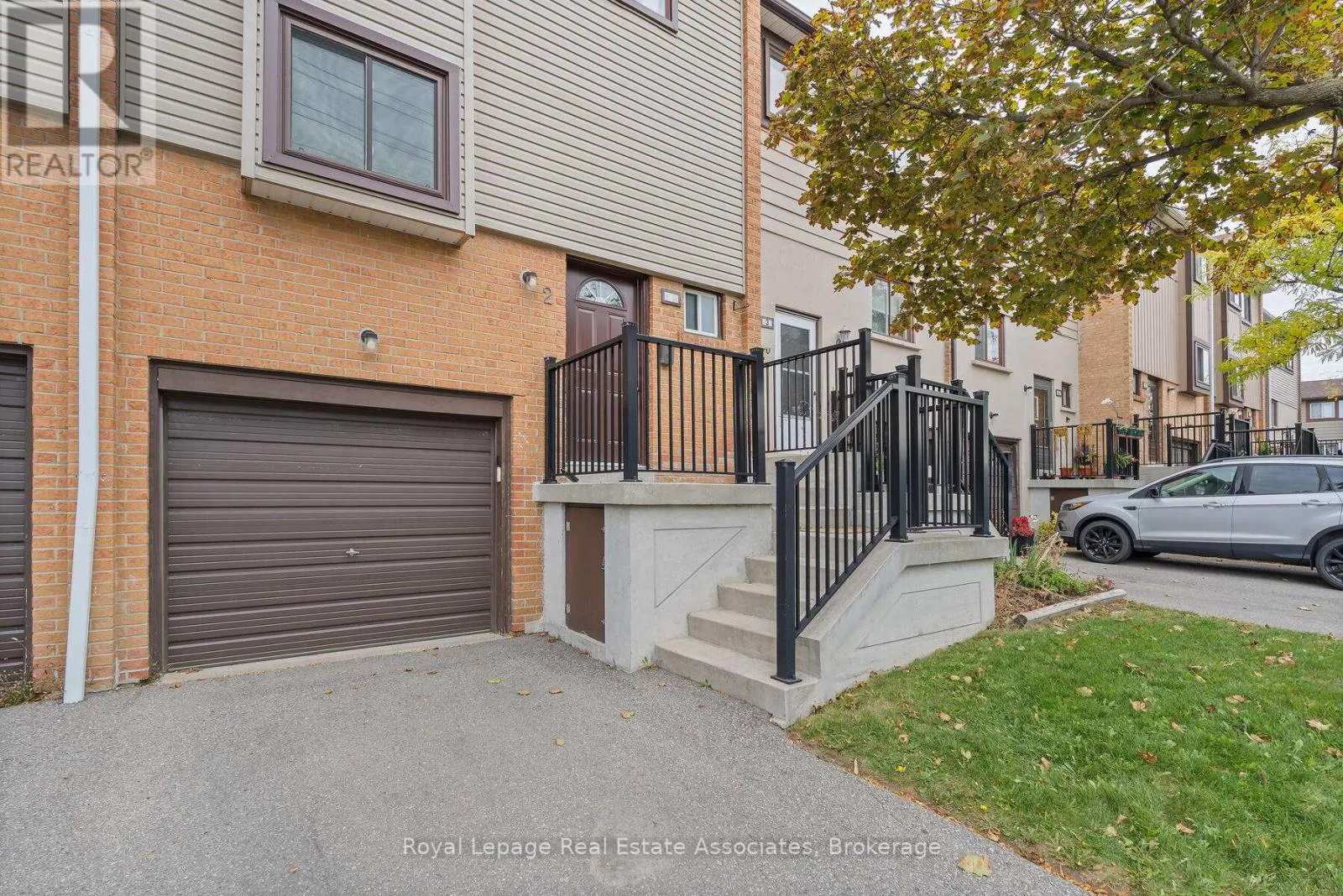 2 MOREGATE CRESCENT