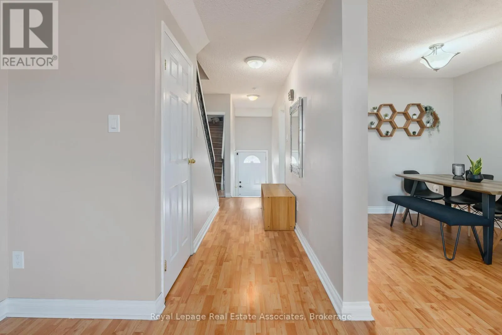 2 MOREGATE CRESCENT