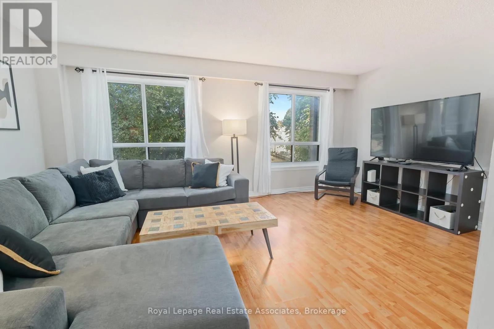 2 MOREGATE CRESCENT