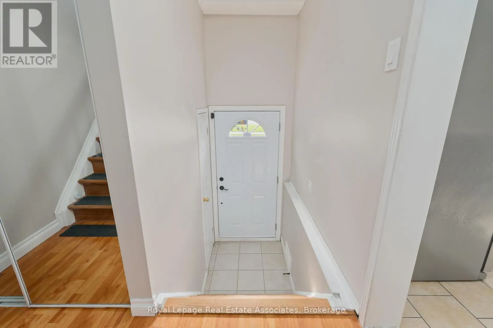 2 MOREGATE CRESCENT