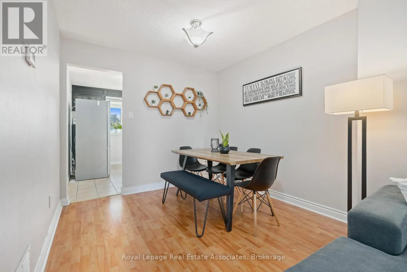 2 MOREGATE CRESCENT