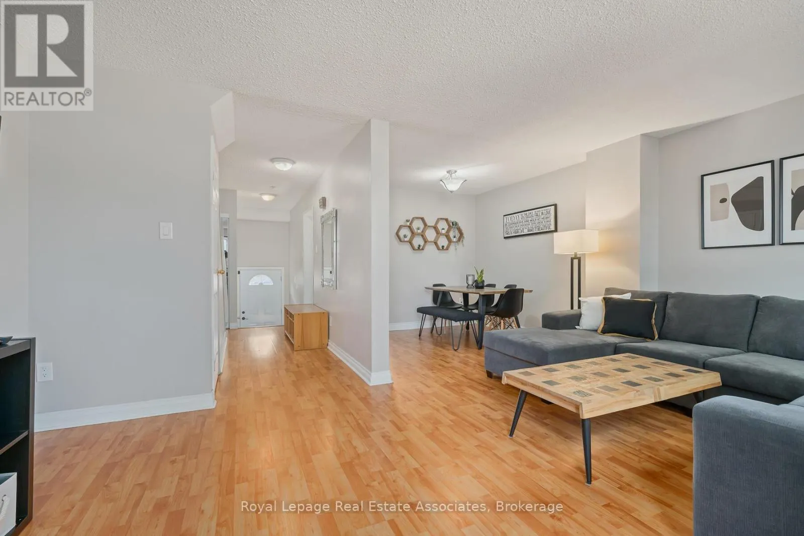 2 MOREGATE CRESCENT