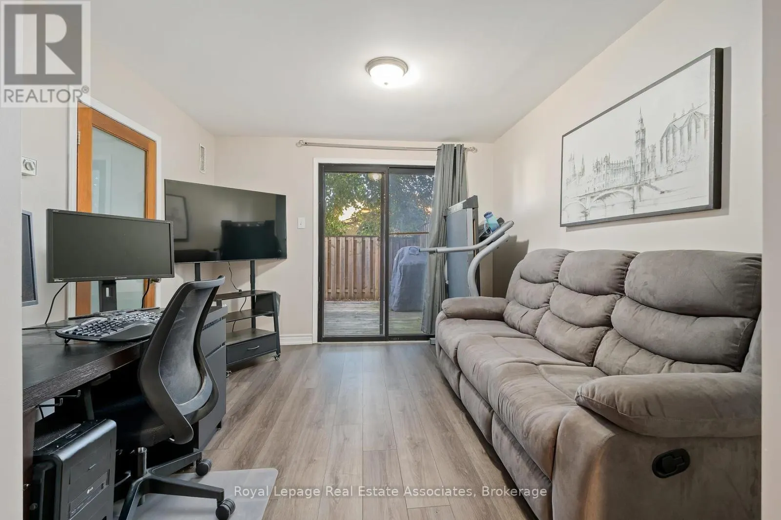 2 MOREGATE CRESCENT