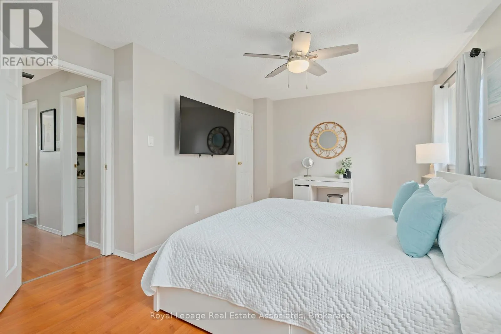 2 MOREGATE CRESCENT