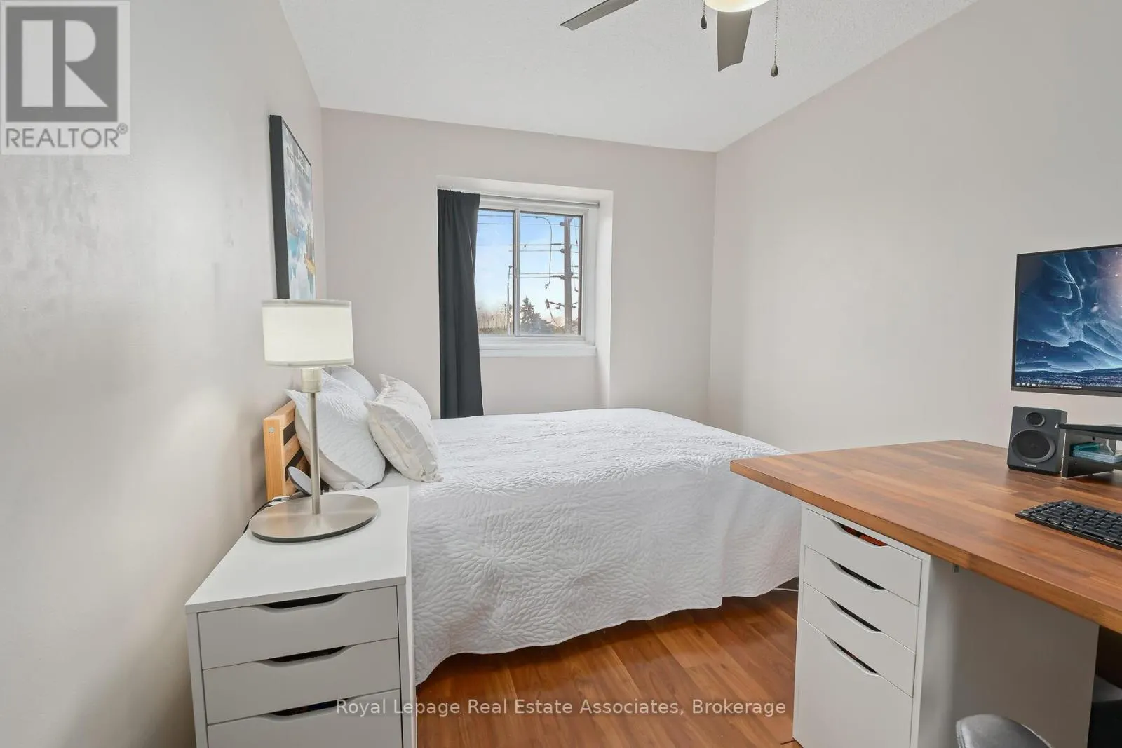 2 MOREGATE CRESCENT