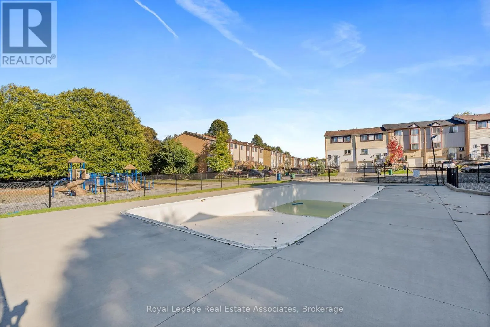 2 MOREGATE CRESCENT