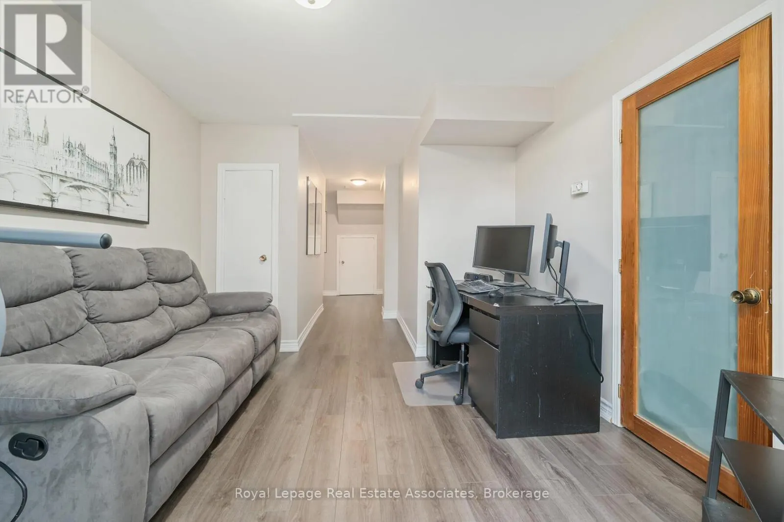 2 MOREGATE CRESCENT