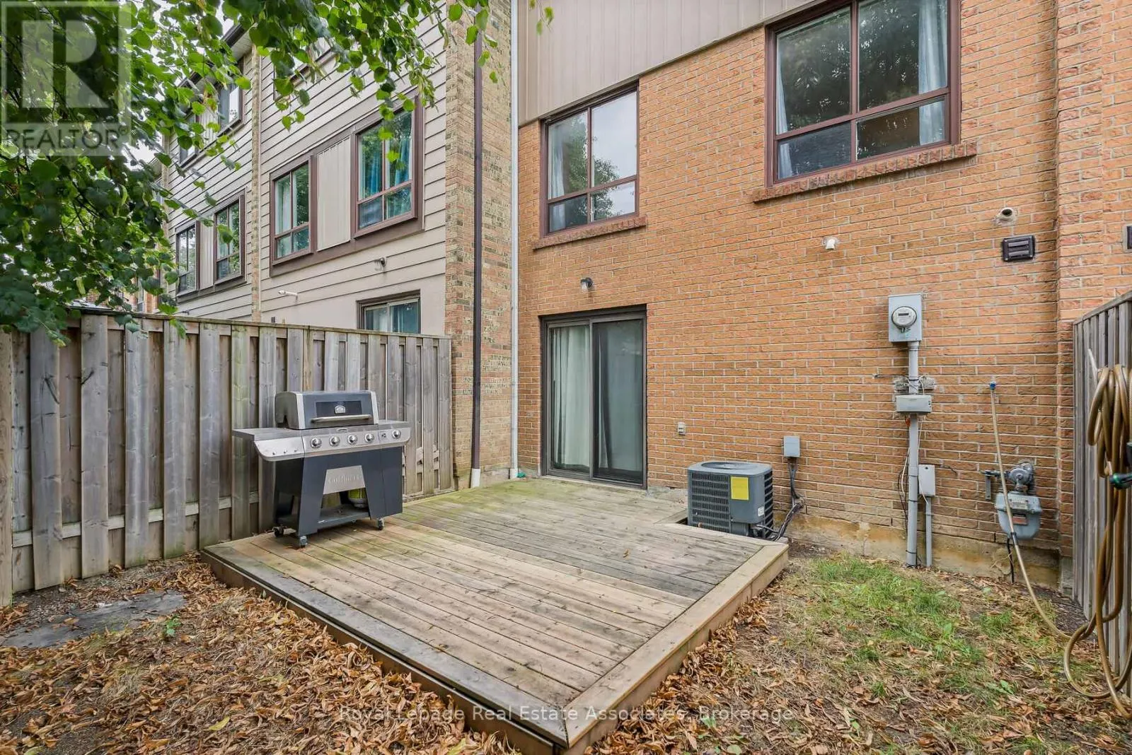 2 MOREGATE CRESCENT