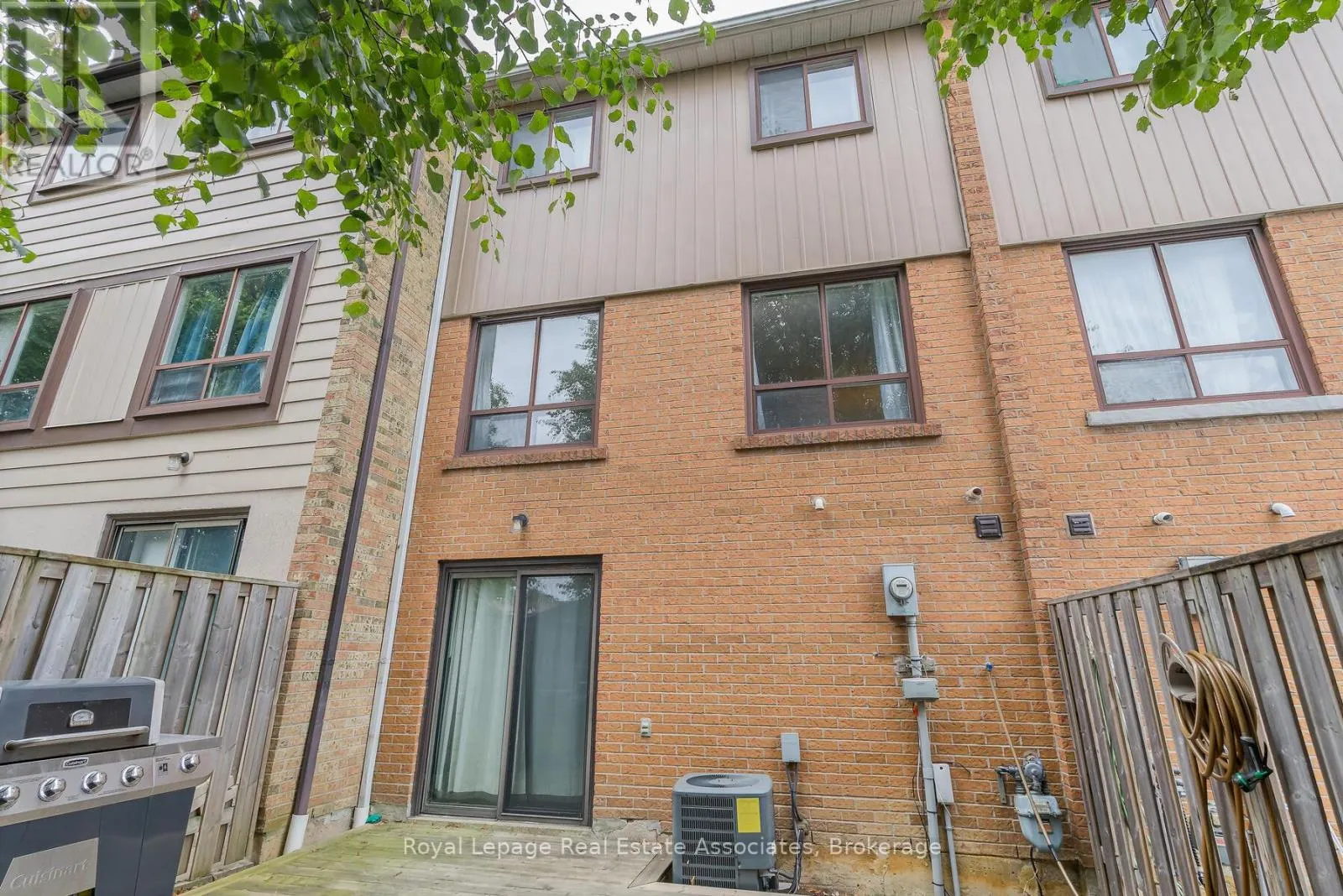 2 MOREGATE CRESCENT