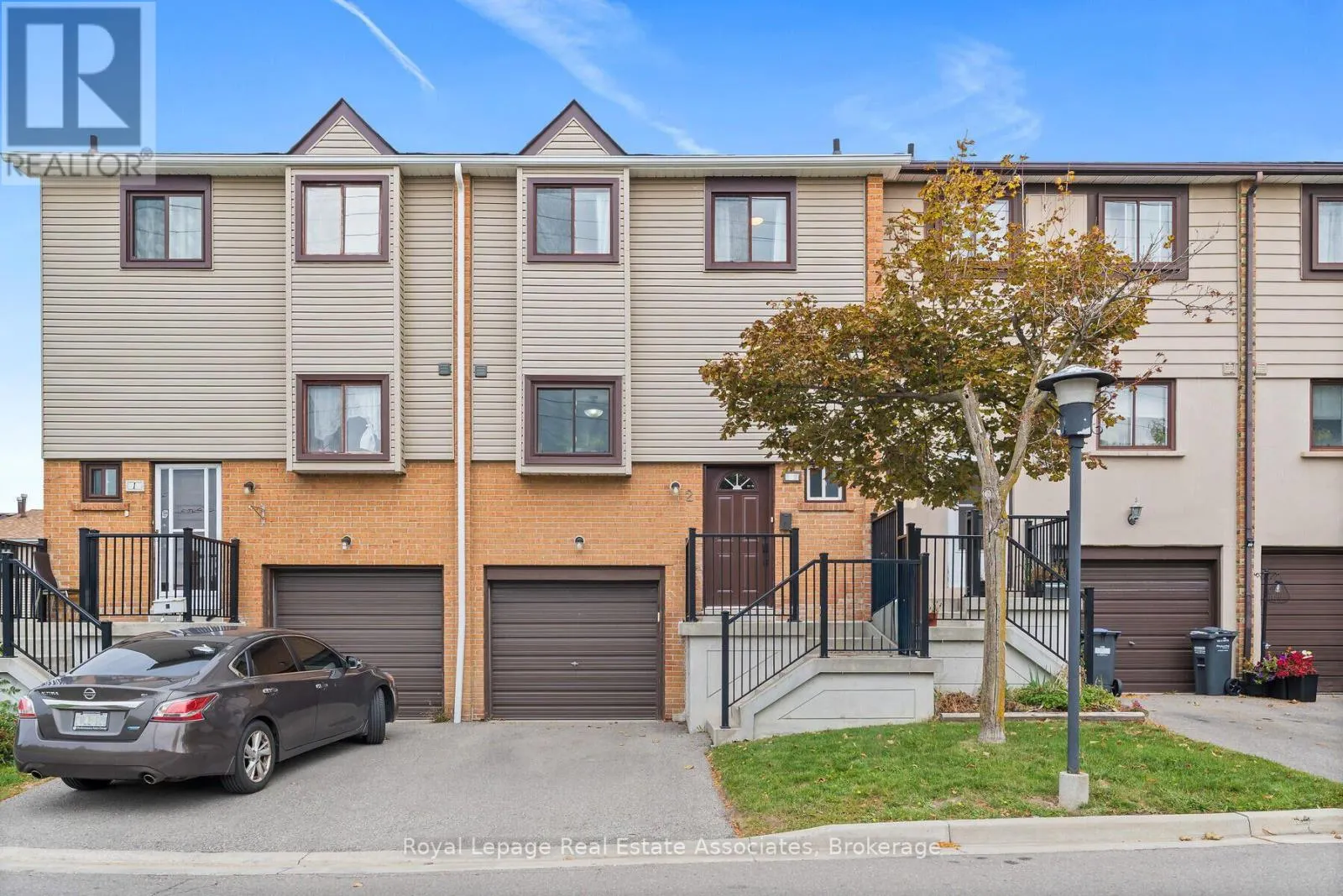 2 MOREGATE CRESCENT