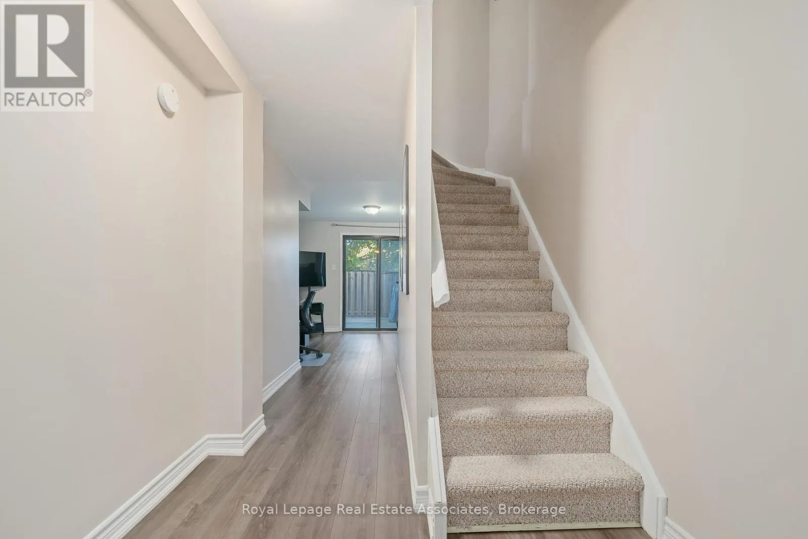 2 MOREGATE CRESCENT
