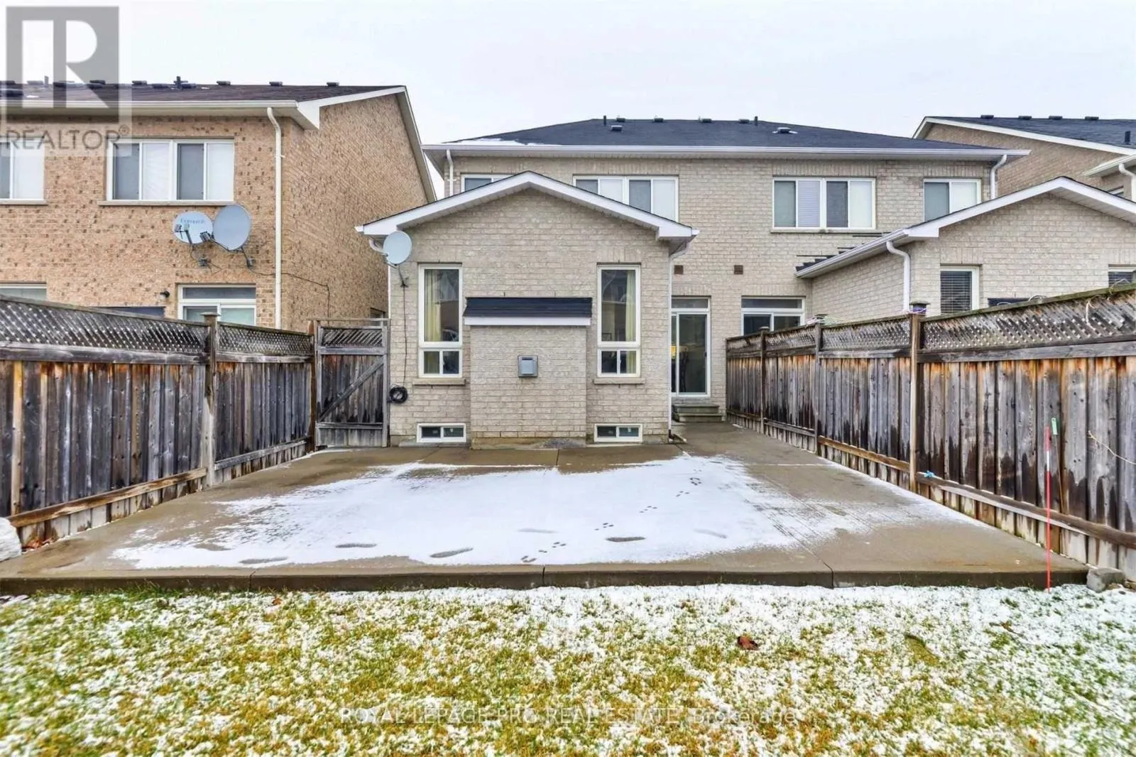 112 EVERINGHAM CIRCLE