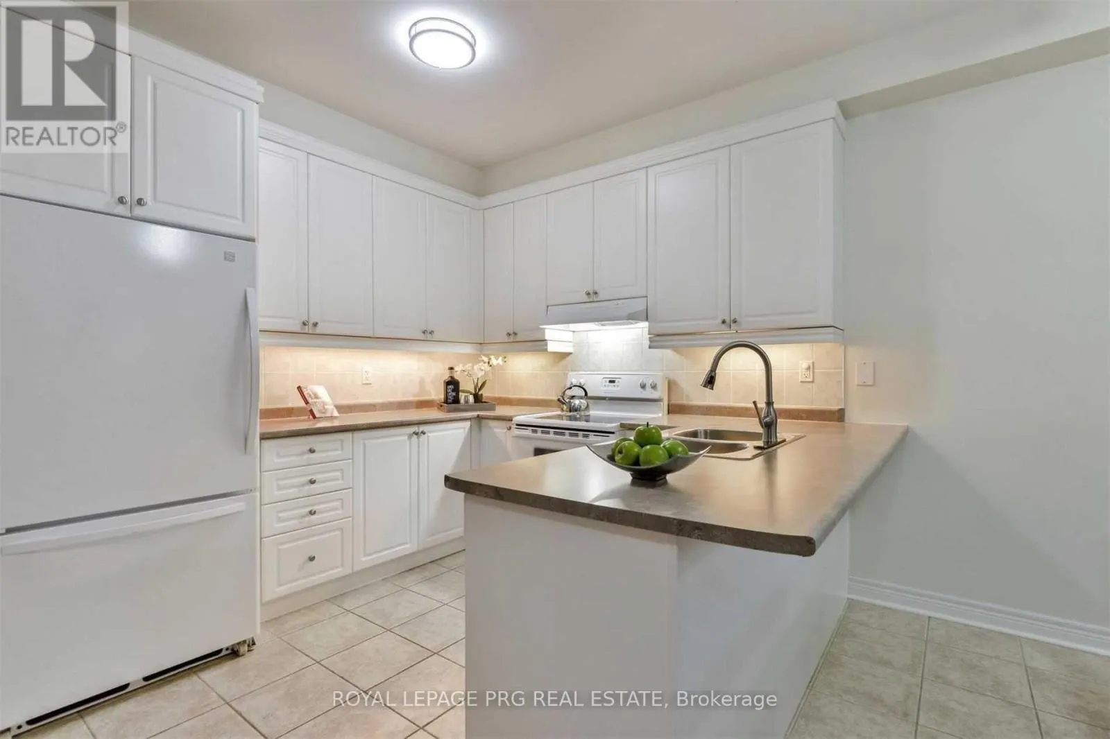 112 EVERINGHAM CIRCLE