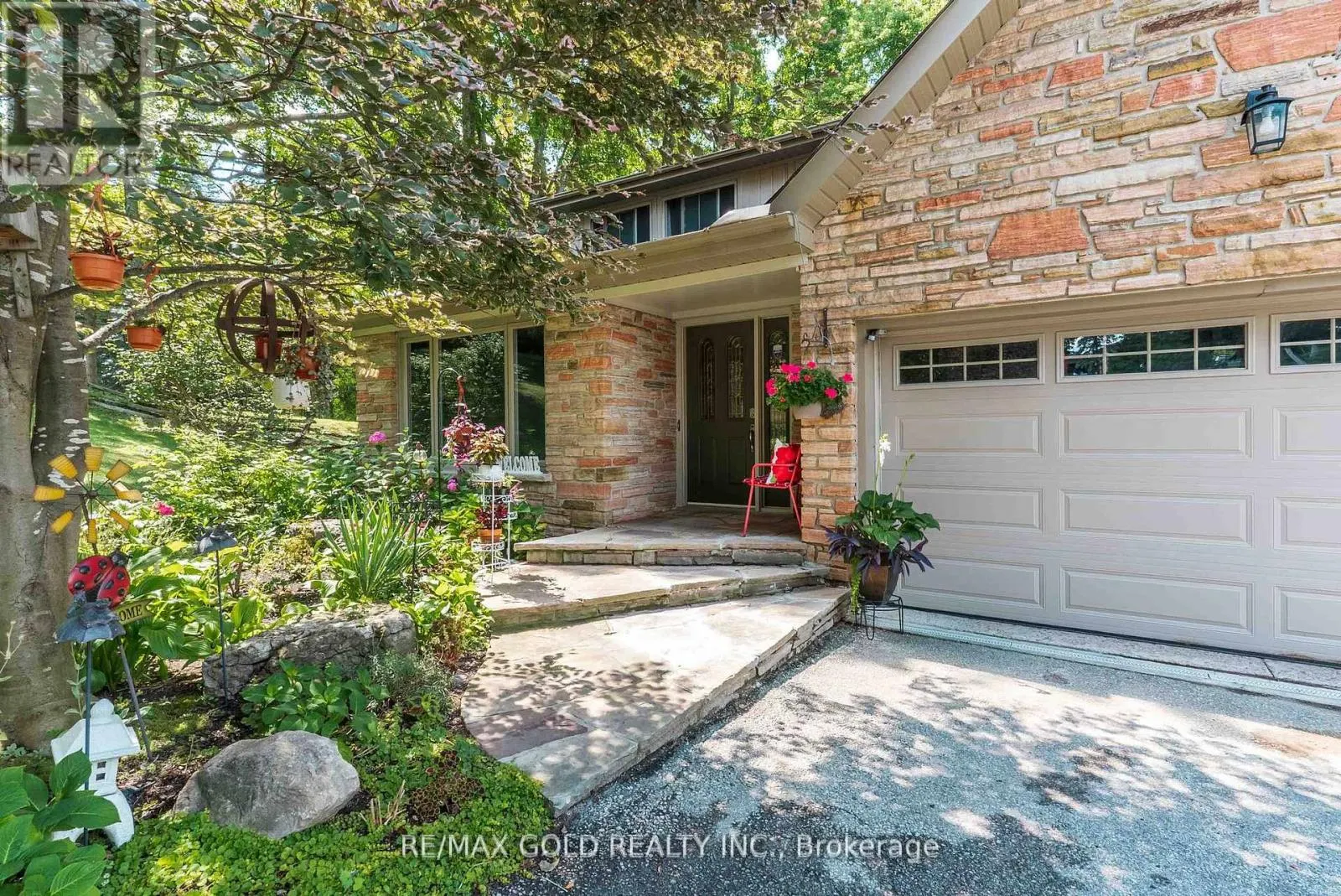 52 PALMER CIRCLE
