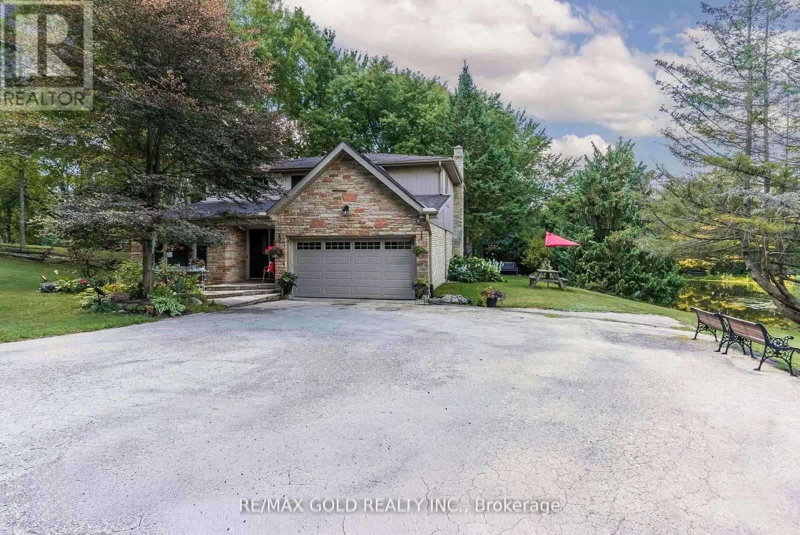 52 PALMER CIRCLE