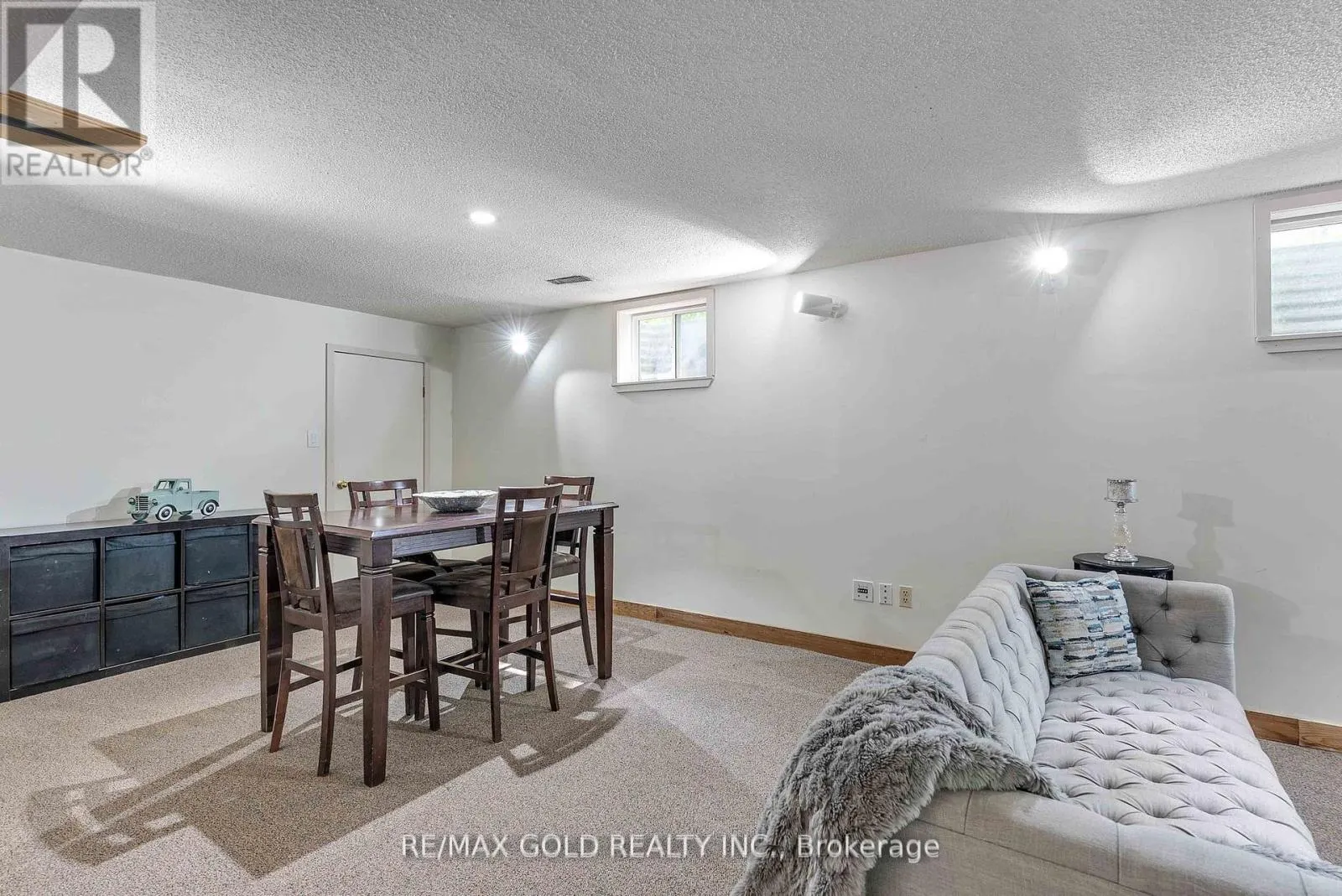 52 PALMER CIRCLE