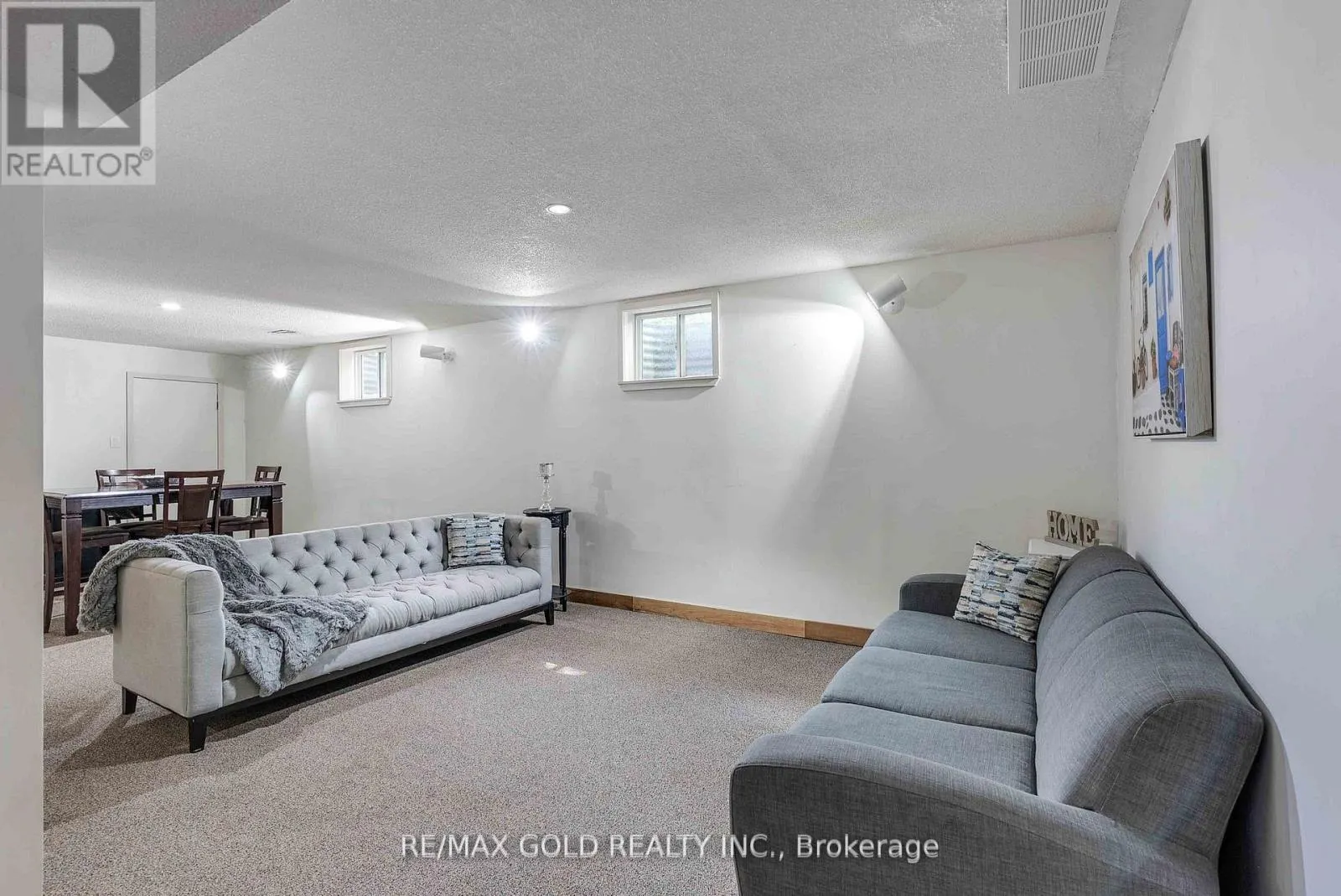 52 PALMER CIRCLE